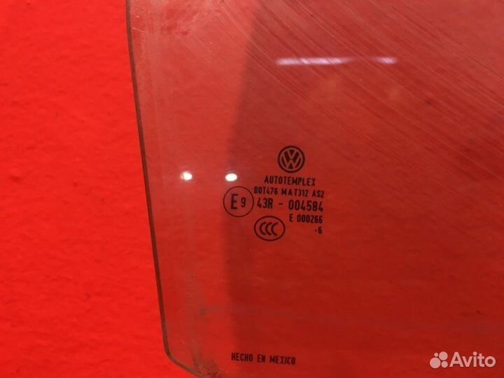 Стекло двери заднее правое Volkswagen Jetta V BLF