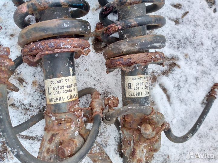 Амортизаторы перед в сборе Honda Accord V 1997 г