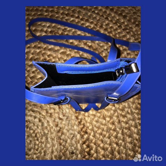 Сумка на плечо кобальтового цвета