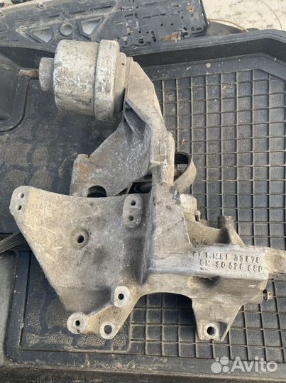 Кронштейн кондиционера Opel Vectra B