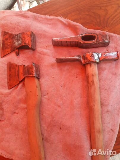 Молоток каменщика и туристический топорик,кувалда