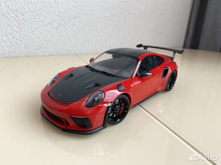 Porsche 911 GT3RS Weissach Package 1/18 Minichamps