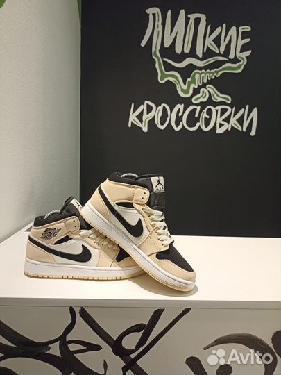Кроссовки Air Jordan 1 Mid Barely Orange