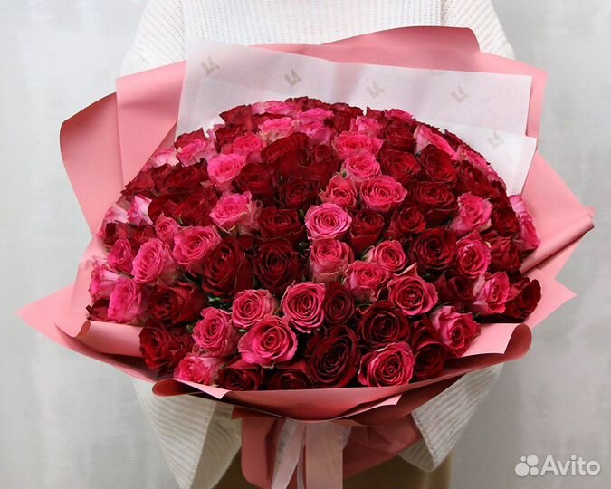 Букет из 101 красной и розовой розы микс 35-40 см