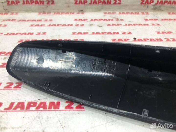 Крышка рейлинга передняя правая Toyota Land