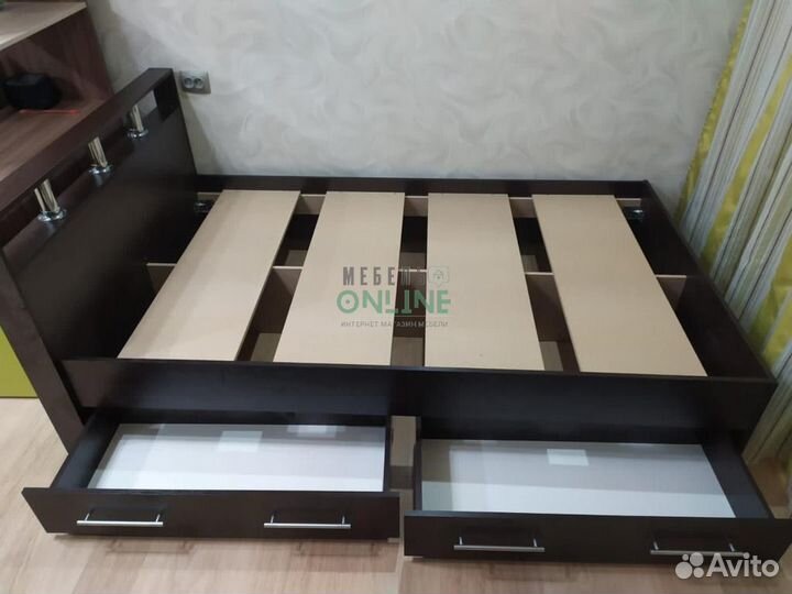 Кровать двуспальная с ящиками