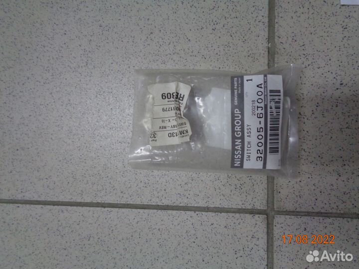 320056J00A Концевик заднего хода на кпп Nissan