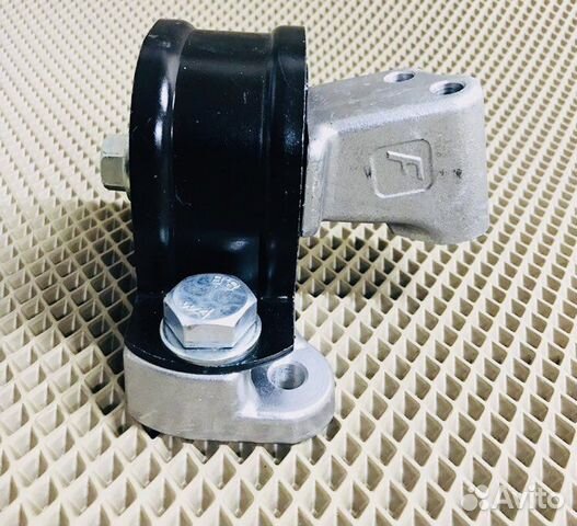 Усиленная правая подушка двигателя Веста