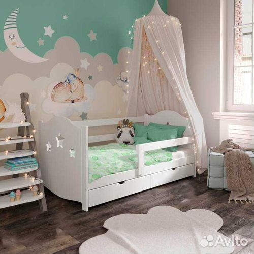 Кроватка с бортиком из натурального дерева детская