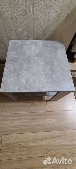 Прикроватный столик