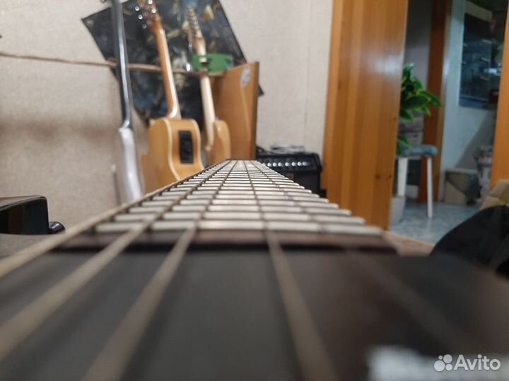 Электрогитара и комбоусилитель