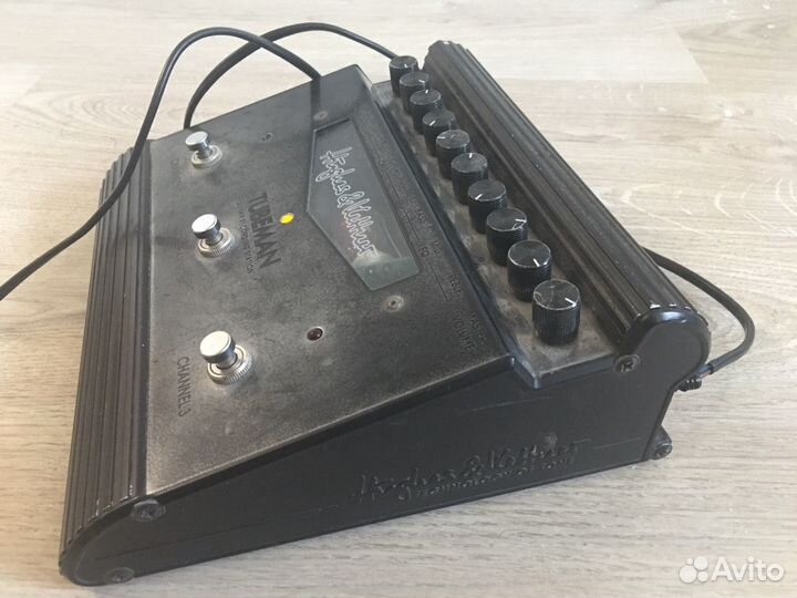 Ламповый гитарный преамп Hughes & Kettner Tubeman