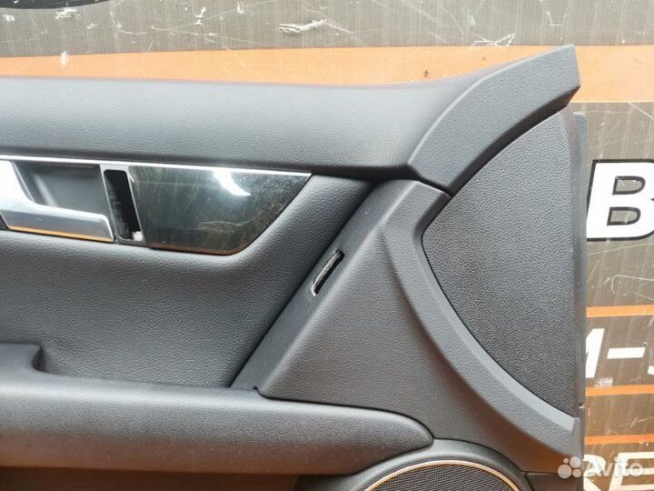Обшивка двери Mercedes-Benz C-Class W204 271.860