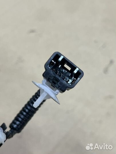 Кнопка закрывания багажника Toyota Highlander 3