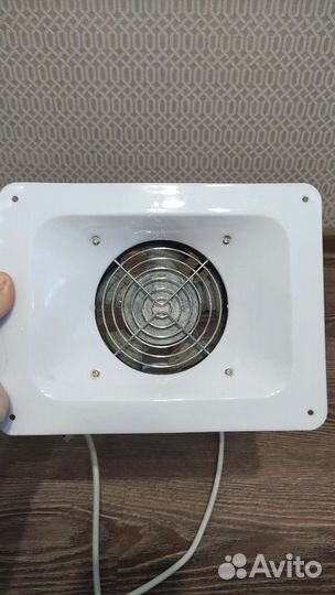 Пылесос для маникюра встроенный