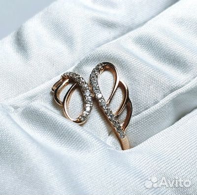 Золотое кольцо с фианитом 19р