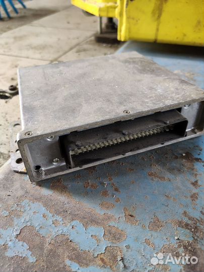 Блок управления двс Saab 900