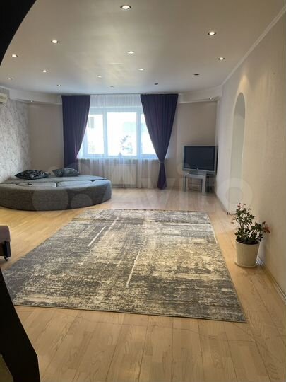 2-к. квартира, 90 м², 4/10 эт.