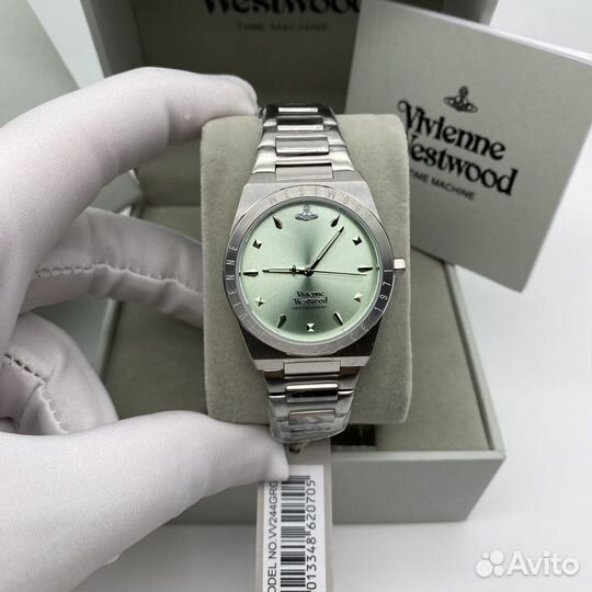 Женские часы Vivienne Westwood