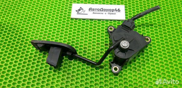 Педаль газа Nissan Tiida C11