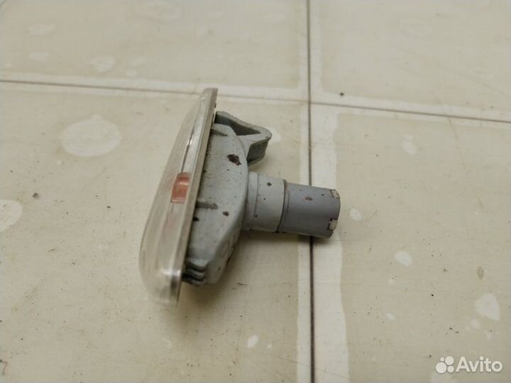 Поворотник в крыло передний левый Hyundai Solaris