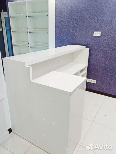 Ресепшен в магазин одежды или салон красоты