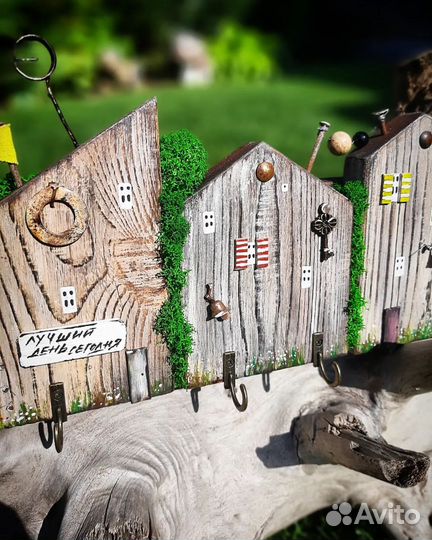 Ключница деревянная-домики