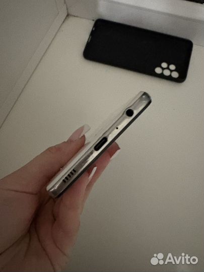 Подлежит ремонту,Поменять дисплей