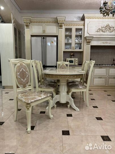 Стул / В наличии стулья