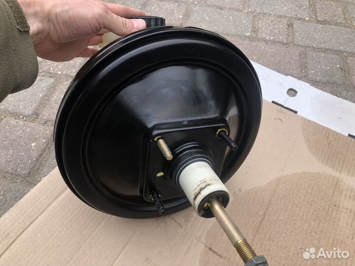 Вакуумный усилитель тормозов на Audi A6 C4