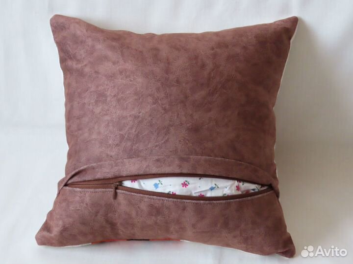 Подушка вышитая крестиком Тигренок Мышки