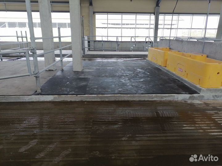 Укладка матов и резинового покрытия для крс