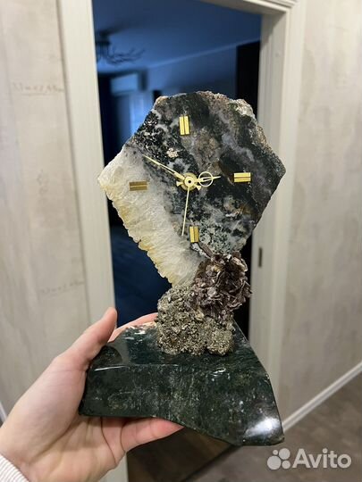 Часы из малахита и других самородков