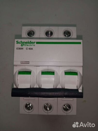 Выключатель трехполюсный 40А С iC60N 6кА
