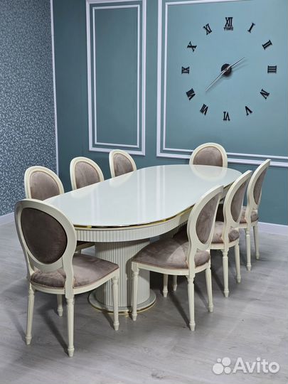 Кухонный стол и стулья новые