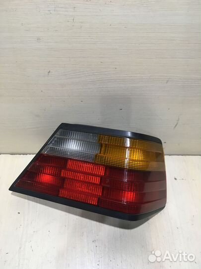 Фонарь задний правый Mercedes W124