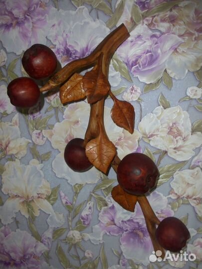 Инсталляция Ветка с яблоками можжевельник Крым