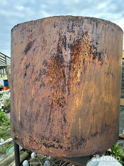 Металлическая емкость