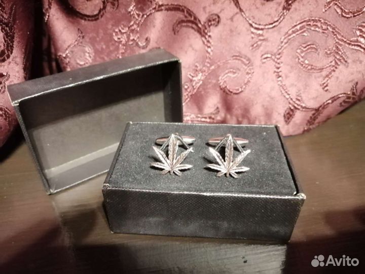 Запонки бижутерные