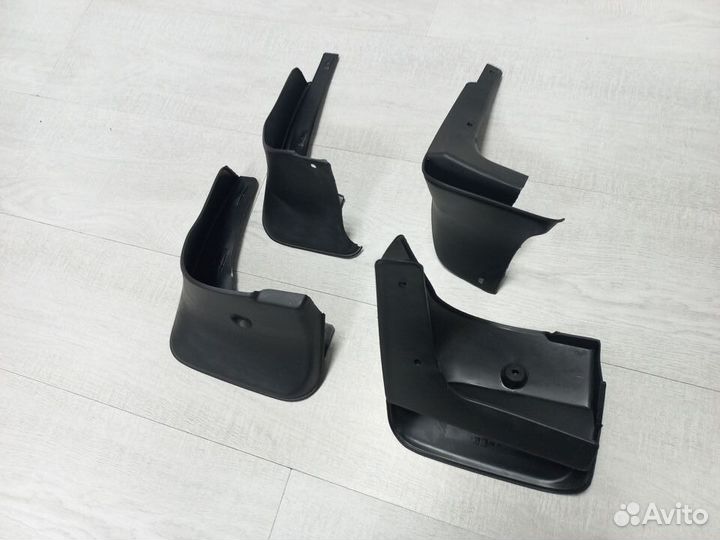 Брызговик передние комплект Toyota Corolla 2006-13