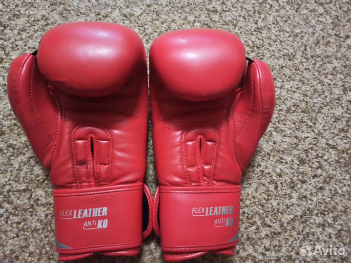 Боксерские перчатки