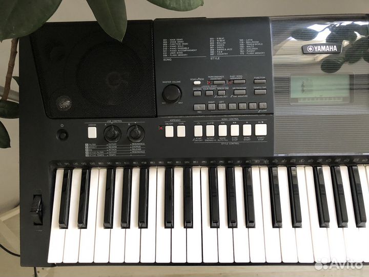 Синтезатор Yamaha PSR-E423
