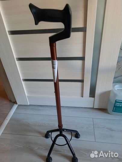 Трость опорная с четырьмя ножками