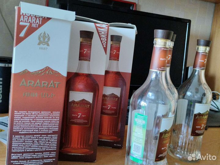 Пустые коробки из под коньяка