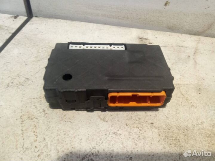 Блок управления Toyota Avensis (T220) AT220L 2000