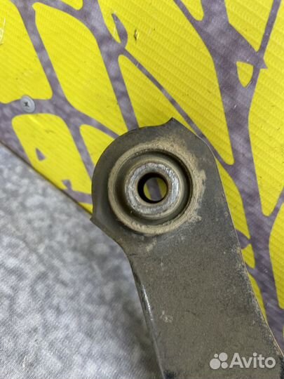 Рычаг задний верхний серповидный Лансер 10