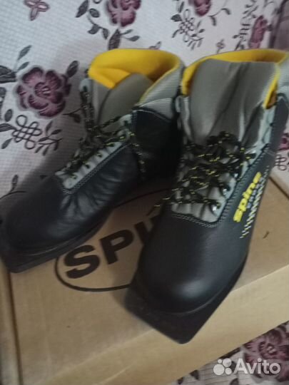 Лыжные ботинки р-р 40