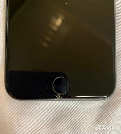 Продам iPhone 8