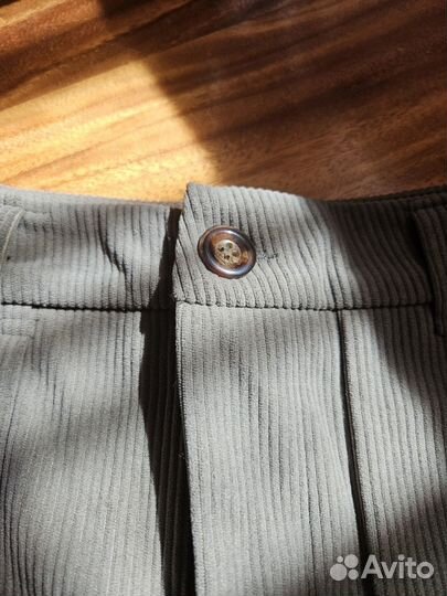 Зеленые короткие вельветовые шорты