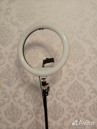 Кольцевая лампа 33 со штативом